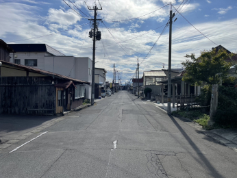 �O�ʓ��H�܂ތ��n�ʐ^�@�O�ʓ��H�͓~�G���Ⴀ��܂��B