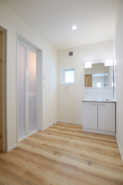 ���ʑ�E���ʏ��@���ʒE�ߎ����烉���h���[���[���E�����ւȂ��铮���B�X���[�Y�ɉƎ����s���܂��B