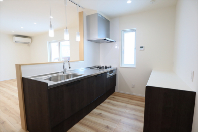 �L�b�`���@���邳�̒��ɁA�z�Ƃ������݊��B�`���R�[���E�b�h�̃L�b�`�����f�����Ԃł��B