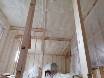 �{�H��ʐ^�@���t�{�H�̃A�N�A�t�H�[���B�O���X�E�[��K�̖�40���A�b�v�̒f�M���\�𔭊��B