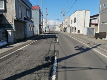 �O�ʓ��H�܂ތ��n�ʐ^�@�O�ʓ��H�͓~�G�������܂��B