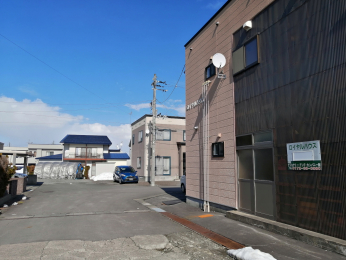 �O�ʓ��H�܂ތ��n�ʐ^�@�O�ʓ��H�͓~�G�������܂��B